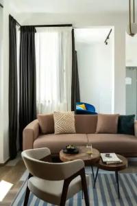 Play Theatrou, a member of Browns - 27