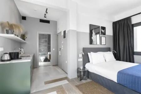 Play Theatrou, a member of Browns - 71