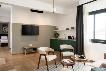 Play Theatrou, a member of Browns - 105