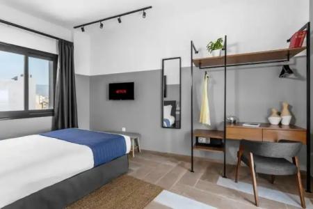 Play Theatrou, a member of Browns - 3