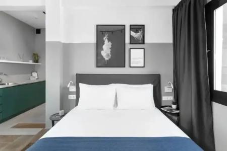 Play Theatrou, a member of Browns - 1