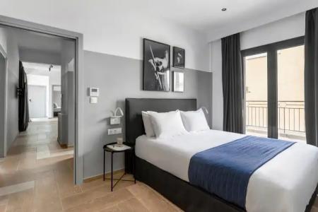 Play Theatrou, a member of Browns - 128