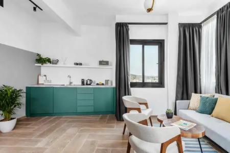 Play Theatrou, a member of Browns - 100