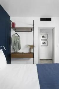 Play Theatrou, a member of Browns - 26