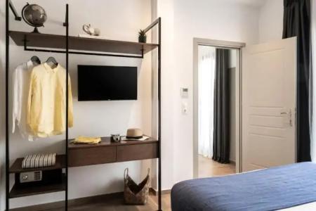 Play Theatrou, a member of Browns - 99