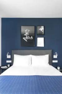 Play Theatrou, a member of Browns - 85