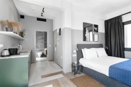 Play Theatrou, a member of Browns - 60