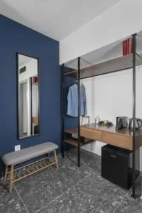 Play Theatrou, a member of Browns - 31