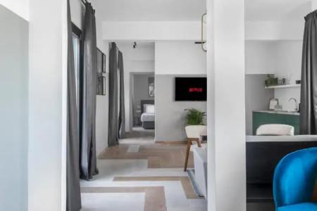 Play Theatrou, a member of Browns - 104