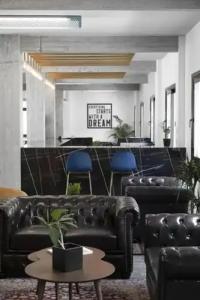 Play Theatrou, a member of Browns - 11