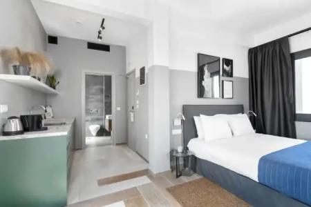 Play Theatrou, a member of Browns - 2