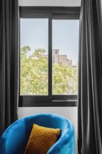 Play Theatrou, a member of Browns - 52