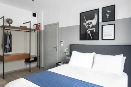 Play Theatrou, a member of Browns - 130