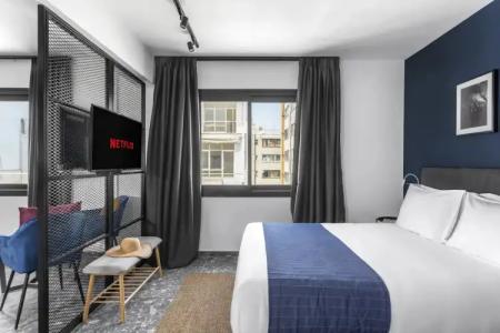 Play Theatrou, a member of Browns - 21