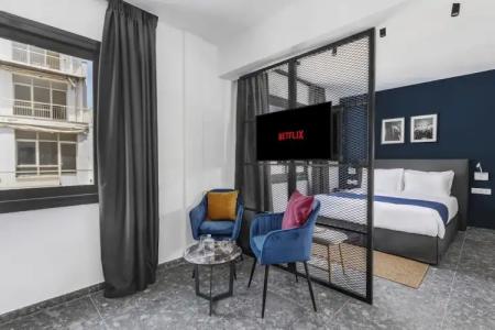 Play Theatrou, a member of Browns - 91