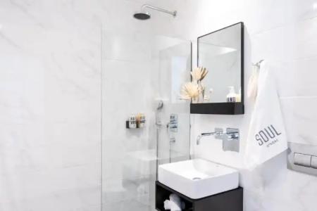 Play Theatrou, a member of Browns - 45