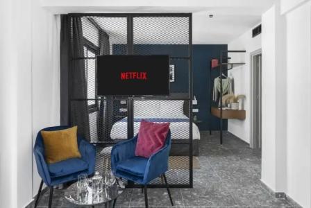 Play Theatrou, a member of Browns - 90