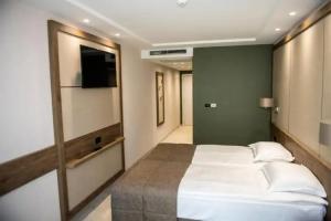 Arletti Hotel, Rousse