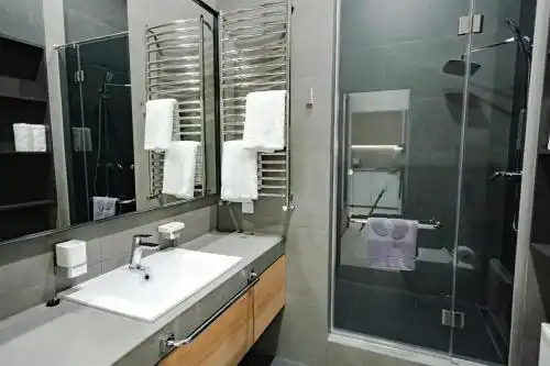 Duke Apartments - 6
