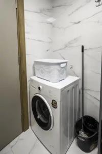 GOLDEN WORLD SUITE - 52