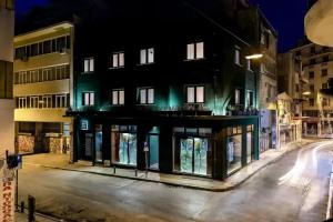 Nin&Bau Sarri 2, Athens