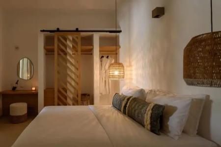 Este Luxury Suites - 4