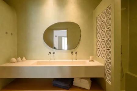 Este Luxury Suites - 12