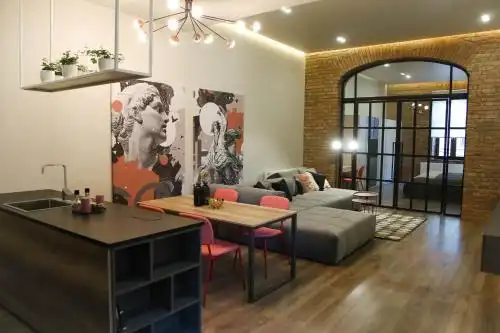 Apartments на Трояндовій - 5