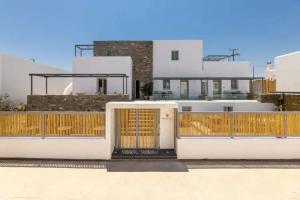 Parion Opus - Adults Only, Naousa