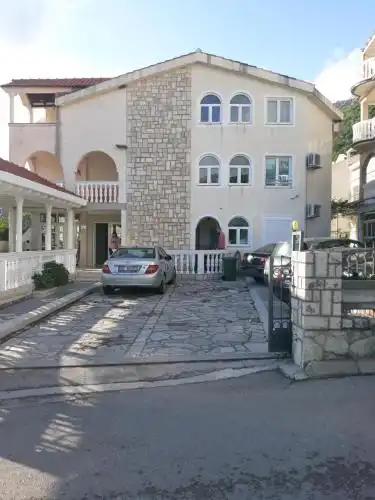 Guesthouse Villa Tamburic - 0