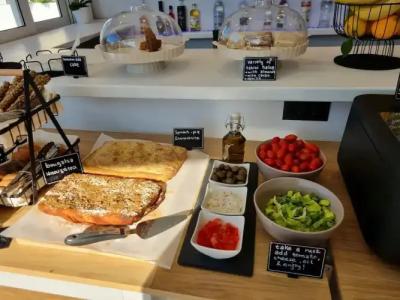 Eloque Simple Living Space - 10