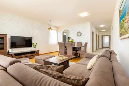 Apart Katunjanin - 54