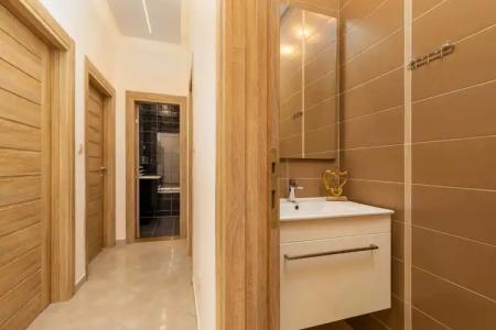 Apart Katunjanin - 83