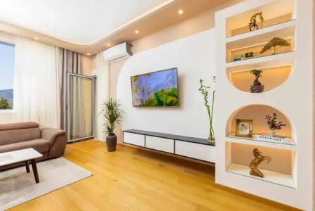 Apart Katunjanin - 82