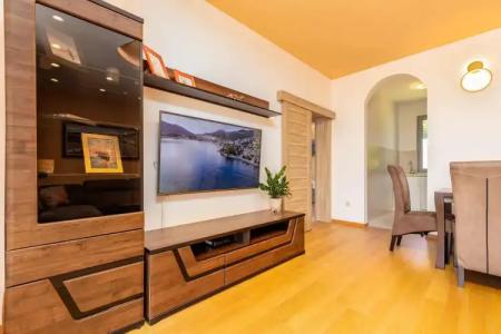 Apart Katunjanin - 107