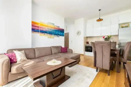 Apart Katunjanin - 102