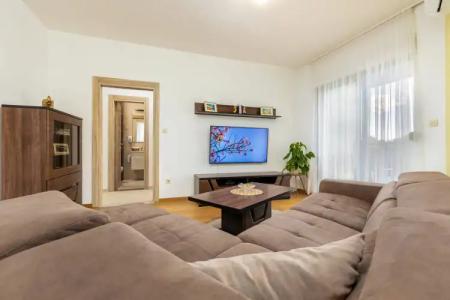 Apart Katunjanin - 68