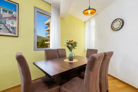 Apart Katunjanin - 71