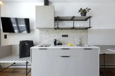 The Athenians Art Apartments - 11