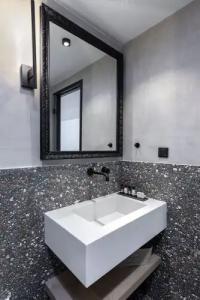 The Athenians Art Apartments - 49