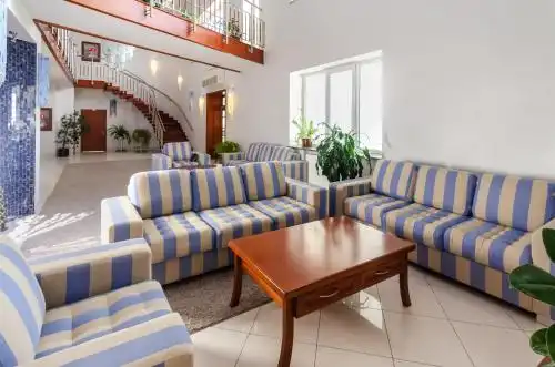 White Residence & Spa - 11