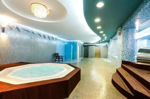 White Residence & Spa - 8