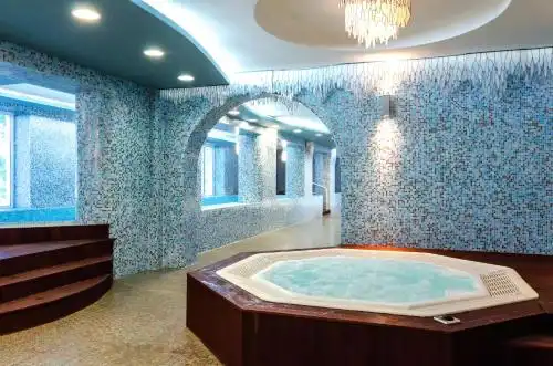 White Residence & Spa - 14