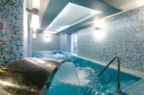 White Residence & Spa - 41
