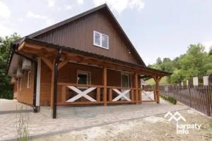 Sadiba Bila Akatsiya Guest house, Iska