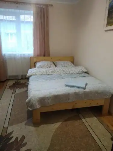 Медовий двір - 1