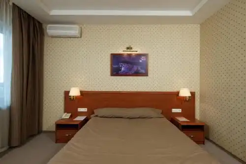 E-95 Motel - 19