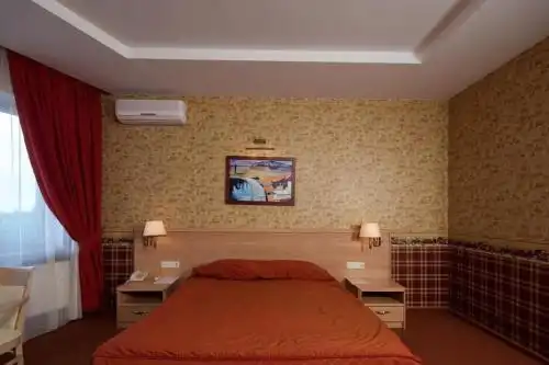 E-95 Motel - 8