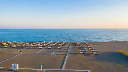 HILLS RESORT Beach & Bungalows & Bar - Baldachin included - 10