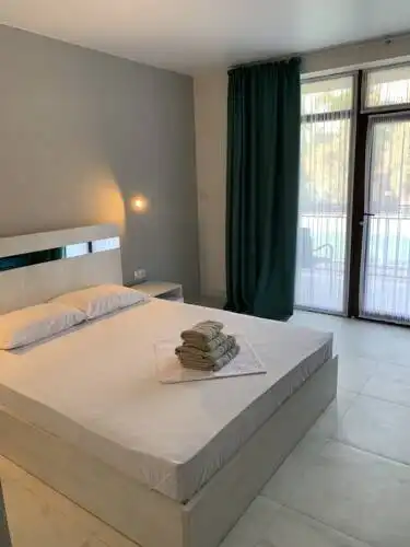 Alcazar Tourist base - 7